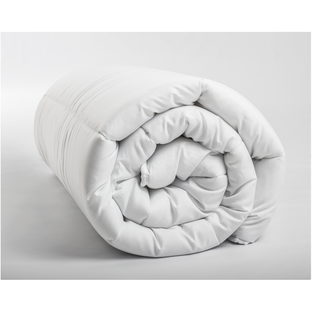 Perfekt komfort med allergivenlig Sleeptime Micro Touch enkeltdynen.