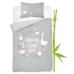 Bambus Sengetøj Geese, Grå med gæs og skrift “Mom I Love You” fra Sleeptime.dk