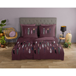 Bomuld Sengesæt Feathers bordeaux med multifarver fjer fra Sleeptime.dk
