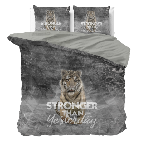 Sengesæt Stronger Grey med tiger på i ren bomuld fra Sleeptime.dk