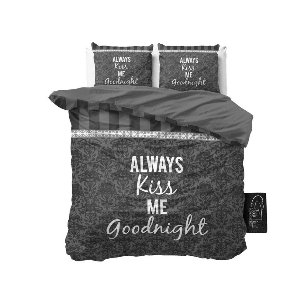 Sengesæt Always Kiss Me Goodnight, grå med sød tekst i ren bomuld fra Sleeptime.dk